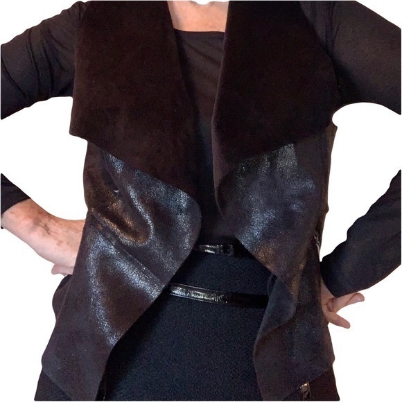 Sz M Unstructured Black Faux Leather and Faux Fur Vest w Side Zipper Pockets - Picture 1 of 13